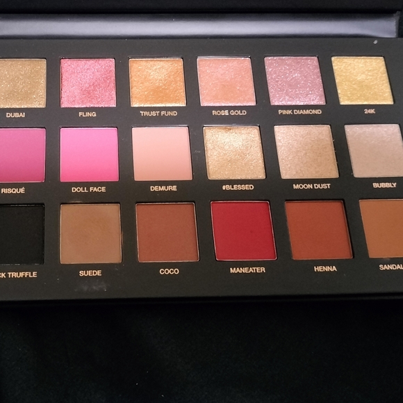 HUDABEAUTY ROSE GOLD PALETTE REMASTERED - Picture 3 of 3